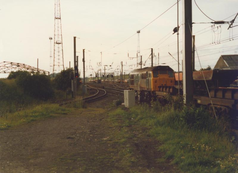 Photo of Class 31 at Mossend North Jcn