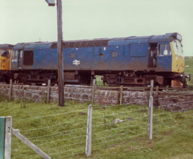 Photo of 25315 & 26015 at Greenloaning July 1985