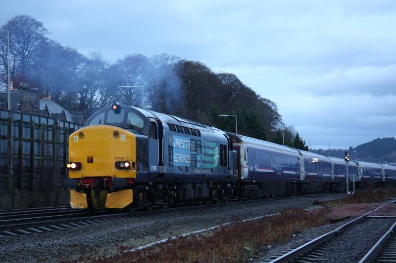 Photo of 37606 - On shunting duties for the sleeper service at Inverness