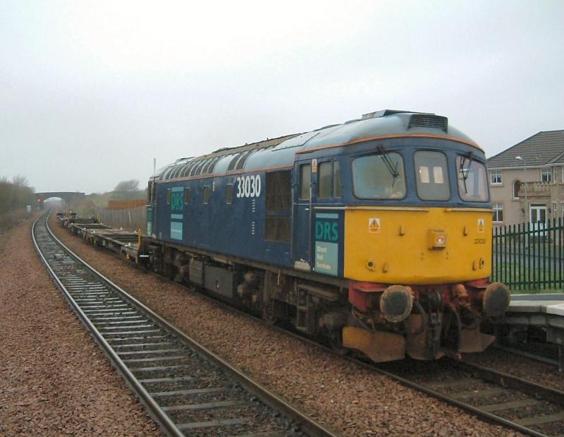 Photo of 33030 with 4S51 wagon repair trip to Fouldubs at Camelon