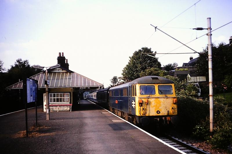 Photo of Class 87 at Shawlands