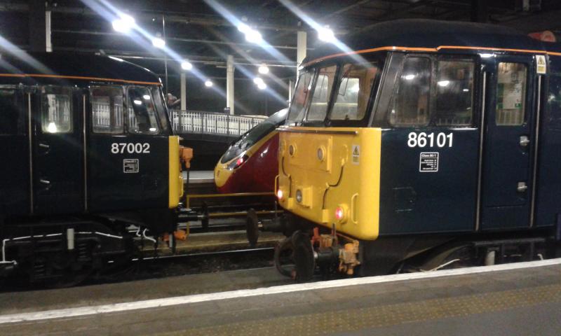Photo of Sleeper AC leccies on shunt duty at Euston