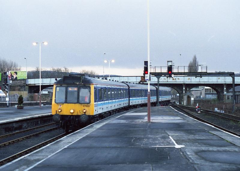 Photo of 117301 at Perth on 29 March 1999