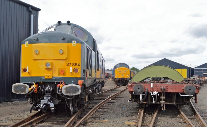 Photo of 37884 and 37261 Bo'ness