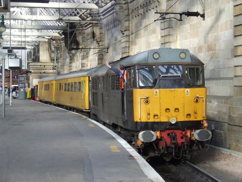 Photo of The driver of 31459 Cerberus signals to his colleagues in Glasgow Central