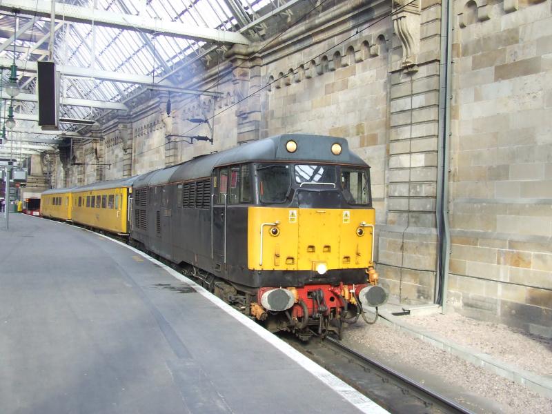 Photo of 31459 Cerberus departs Glasgow Central on the GSM-R test train