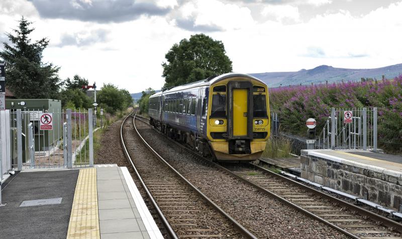 Photo of 12.32 OFF INSCH FOR INVERNESS  DRIFTS INTO THE STN 6.08.20.jpg