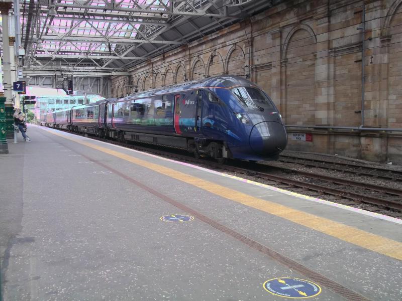 Photo of 802303 at Edinburgh Waverley