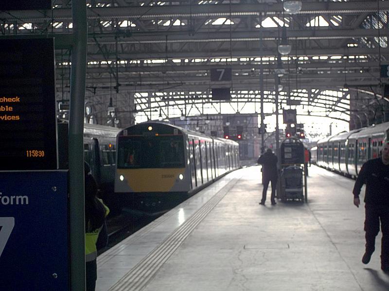 Photo of 230001 at Glasgow Central