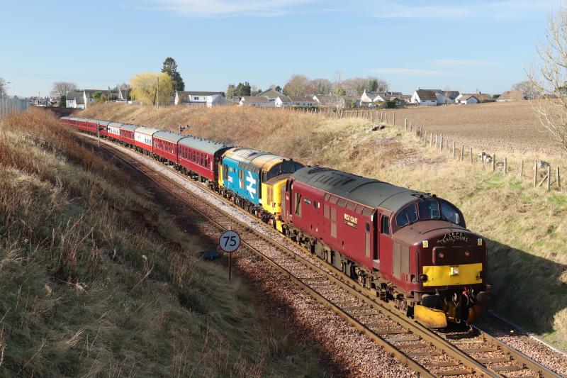 Photo of 37685 and 37403 approach Stanley Jnc.