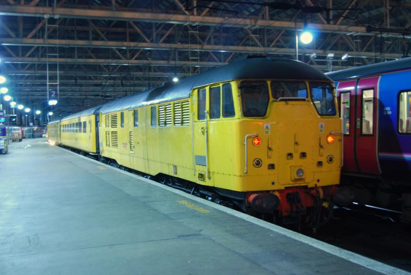 Photo of 31105 Stands on Platform  Glasgow Central on 4Q73