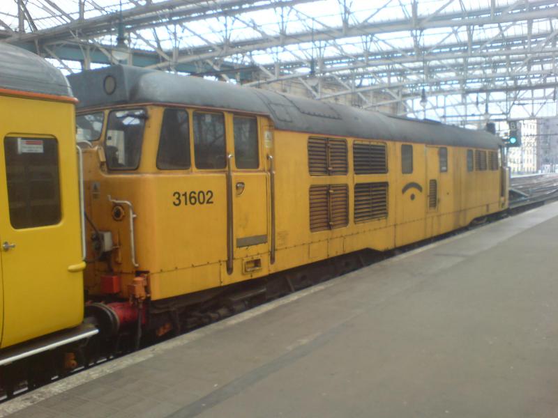 Photo of 31 602 rests in Glasgow Central 