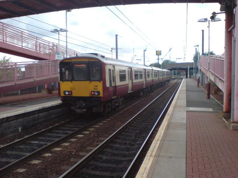 Photo of 318250 departs Whifflet station
