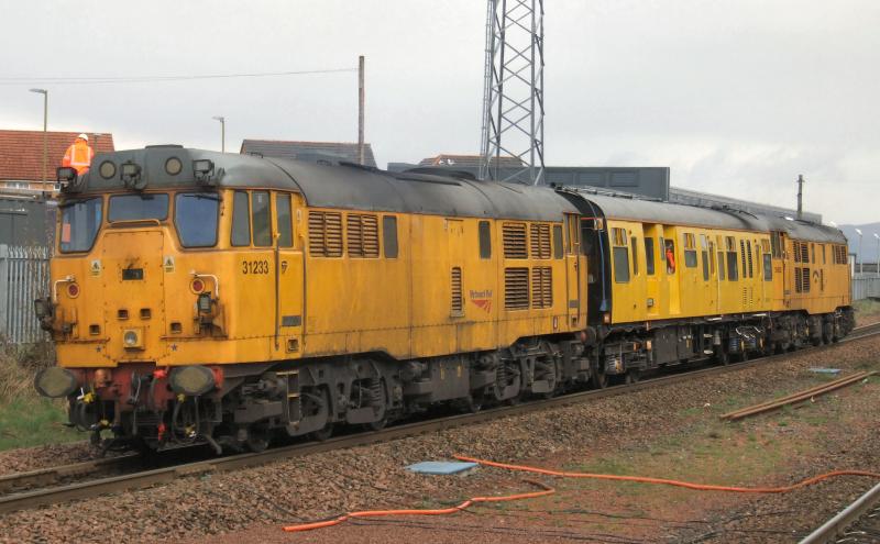 Photo of 31602 & 233 with 2Q88 at Larbert North