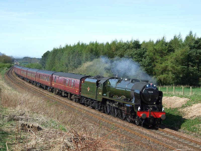 Photo of 46115 approaches Cults Mill